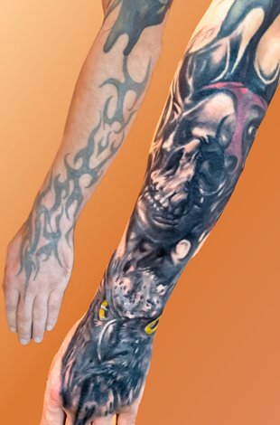 Перекрытие старого портака татуировкой на руке
